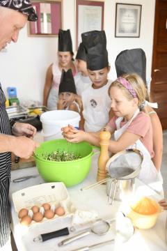 Mali šefi Krasa. Foto: Meta Bajc